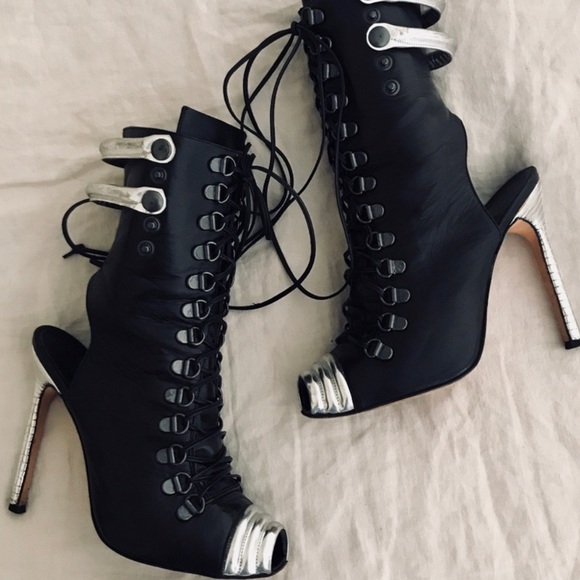 Manolo Blahnik | Leather |  Lace Up Booties | RARE - Picture 5 of 14